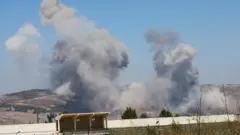 دود ناشی از انفجار در یک مرکز نظامی در لبنان
