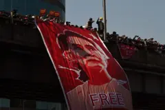 အာဏာသိမ်းတဲ့ ၂၀၂၁ ကတည်းက ဒေါ်အောင်ဆန်းစုကြည်ကိုလွှတ်ပေးဖို့ တောင်းဆိုခဲ့ကြပေမဲ့ ခုထိမလွတ်။