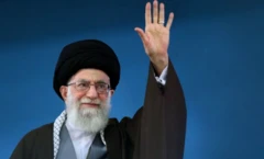 Ayatollah Ali Khamenei adalah pemimpin tertinggi di Iran