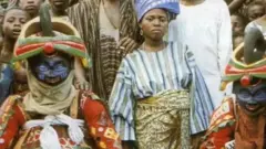 Obinrin to wà nínú awo eleegun 