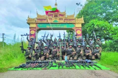 မိုးဗြဲကို သိမ်းပိုက်တဲ့ စစ်ကောင်စီတပ်ဖွဲ့ဝင်တွေ
