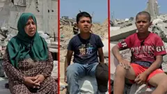 ثلاثة فلسطينيين يعودون لمنازلهم المدمرة بحثا عن المقتنيات والذكريات المدفونة تحت الركام