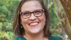 اعتقدت سارة أوت ذات يوم أن تغير المناخ مجرد خدعة، لكنها الآن شغوفة بالبيئة