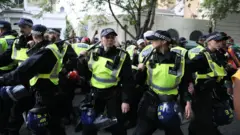 Notting Hill Karnavalı'nda bu yıl 7 binden fazla polis görev yapıyor.