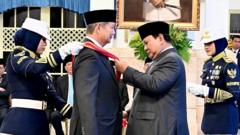dari-naik-pangkat-sampai-dimakamkan-di-taman-makam-pahlawan-menjadi-hak-penerima-tanda-kehormatan-mengapa-sejumlah-nama-menuai-polemik