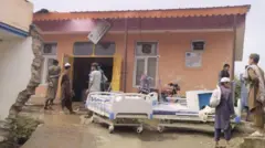 مسوولین وايي، د ننګرهار په بېلابېلو سیمو کې د تېرې شپې له باران وروسته سېلابونه راوتلي.