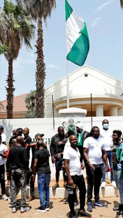 Gọọmenti Naịjirịa eweela iwe maka ụmụafọ ha abụọ e gburu na Saụt Afrịka