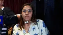 سعده ارباني وايي، له لیکوال سره له لیدو یې ځکه انکار کړی و، چې هغه غوښتل د دې د ژوند کیسه په کتاب کې وکاروي.