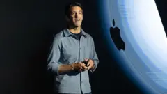 John Ternus wit Apple Logo