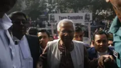 পহেলা জানুয়ারি আদালতে অধ্যাপক ইউনূস