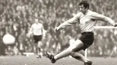 سجل إيان بتلر ركلة الجزاء الثانية لهال سيتي