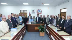 प्रतिवेदन बुझ्दै आयोग