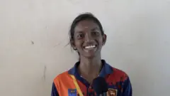 සජින්දිනි පේසාලේ, ෆැටීමා ජාතික පාසලේ අධ්‍යාපනය ලබන්නීය.