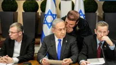 Netanyahu, Kirya'daki askeri tesiste yapılan kabine toplantısında konuştu.