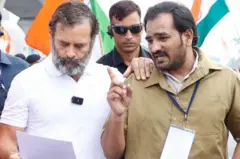 राहुल गांधी से मिलकर सलाउद्दीन शेख़ ने गिग वर्करों के लिए क़ानून बनाने की मांग रखी थी.