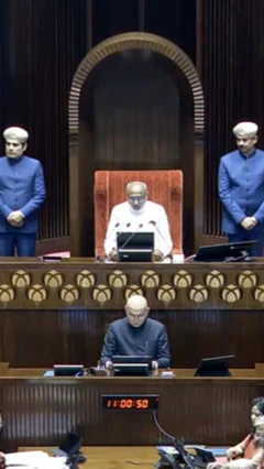 மாநிலங்களவையில் பதவி ஏற்ற தமிழக எம்.பிக்கள்