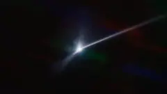 Umurongo w’imikungugu wavuye kuri icyo kibuye cyagonzwe n’ikigendajuru cya NASA uboneka mu burebure bwa kilometero ibihumbi 