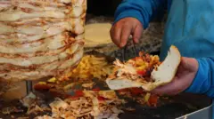 Naxçıvanda dönərdən 17 nəfər zəhərlənib, onların 9-u uşaqdır