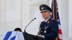 Diperkirakan Brigadir Jenderal Frank Gräfe melakukan panggilan telepon dengan pejabat Angkatan Udara Jerman lainnya dari sambungan yang tidak aman.