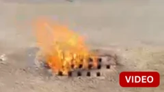 காணொளி: கழிவுநீர் குழாயில் ஏற்பட்ட தீயை அணைக்கும்போது நிகழ்ந்த வெடிப்பு