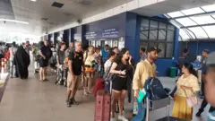 කටුනායක ජාත්‍යන්තර ගුවන් තොටුපොළ මේ වනවිට මගීන්ට ප්‍රශ්න රාශියකට මුහුණ දීමට සිදුවන ස්ථානයක් බවට පත් වී තිබේ.