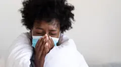ጉንፋን የያዛት ሴት