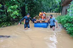 අධික වැසි සහිත කාලගුණය හේතුවෙන් ජුනි මස පළමු වෙනිදා සිට අද (ජුනි මස 03 වෙනිදා) දක්වා පුද්ගලයින් 12 දෙනෙකු ජීවිතක්ෂයට පත්ව තවත් 5 දෙනෙකු අතුරුදන්ව ඇති බව ආපදා කළමනාකරණ මධ්‍යස්ථාන සඳහන් කළේය.