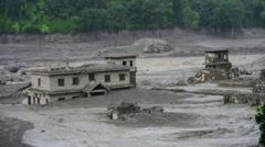 As imagens de satélite do Nepal que mostram o antes e depois das áreas destruídas pela enxurrada