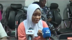 Mercy Oluwagbenga to ṣẹṣẹ de lati Libya wọ aṣọ jalamia, o si tun lo hijaabu funfun sori rẹ