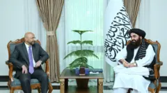 امیر خان متقی، وزیر خارجه حکومت طالبان و سادین آیلدز، سرپرست سفارت ترکیه