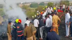 বিমানটি ভেঙে পড়ার পরে উদ্ধারকারী দল ও সাধারণ মানুষ