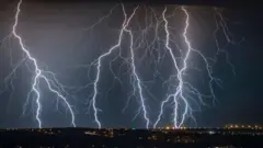 E never dey possibly clear how thunder lightning bin dey strike pesin, e dey obvious say na always deadly situation if e hit pesin.