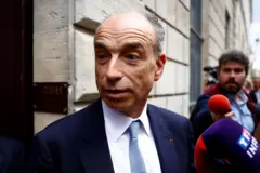 Jean-François Cope fala com repórteres