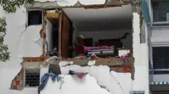 Prédio danificado em terremoto na Venezuela