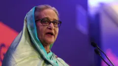शेख़ हसीना  ने अपने बयान में उन लोगों पर कार्रवाई की मांग की है जिन्होंने आंदोलन के दौरान आगजनी और हिंसा जैसी गतिविधियों को अंजाम दिया