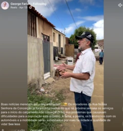 Imagem do prefeito George Farias, de camisa e boné, falando com moradores em uma rua de terra