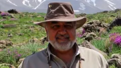 مراد طاهباز بخش عمده سال‌های عمرش را خارج از ایران زندگی کرده است
