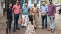 స్కూల్ ప్రిన్సిపల్‌ను పట్టుకున్న పోలీసులు