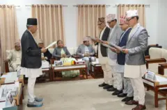 आयोगका अध्यक्षलाई कामु प्रधान्यायाधीशले र सदस्यहरूलाई आयोगका अध्यक्षले सपथग्रहण गराएका थिए