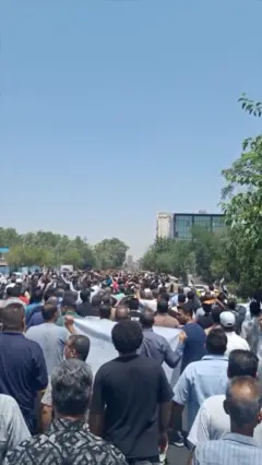 تجمع اعتراضی مالباختگان خودروهای سنگین و دخالت ماموران