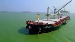 দীর্ঘদিন আটকা থাকার পর বাংলার জয়যাত্রা জাহাজটি সোমবার রাতে হরমুজ প্রণালি পাড়ি দিয়েছে