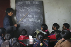 Ảnh học sinh Tây Tạng tại một trường tiểu học vào năm 2006.