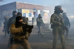 Agentes do ICE armados em Minneapolis