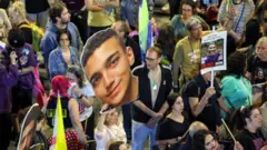 ወዲ 21 ዓመት ወተሃደር ኤዳን ኣሌክሳንደር፡ እቲ ጉጅለ ኣብ ዝሓለፈ መዓልታት ኣብ ዝዘርግሖ ቪድዮታት ተራእዩ ነይሩ።