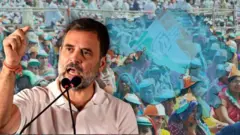 राहुल गांधी एक रैली में भाषण देते हुए