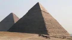 أهرامات الجيزة في مصر