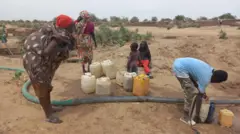 معاناة مستمرة للحصول على المياه