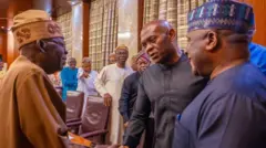 Aworan Bola Tinubu pẹlu awọn agbaọjẹ oniṣowo