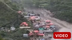 உத்தராகண்ட் மாநிலத்தில் மேகவெடிப்பு- திடீரென வந்த வெள்ளத்தில் மூழ்கிய வீடுகள்