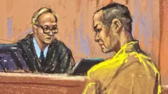 뉴욕시 법정에 출석한 노란색 미결수 수의 차림의 권도형